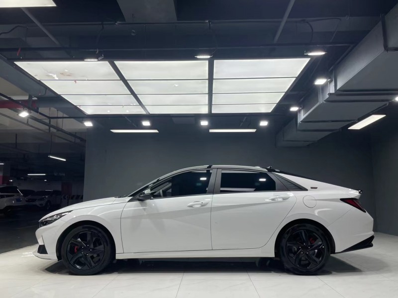 成都22年现代伊兰特8