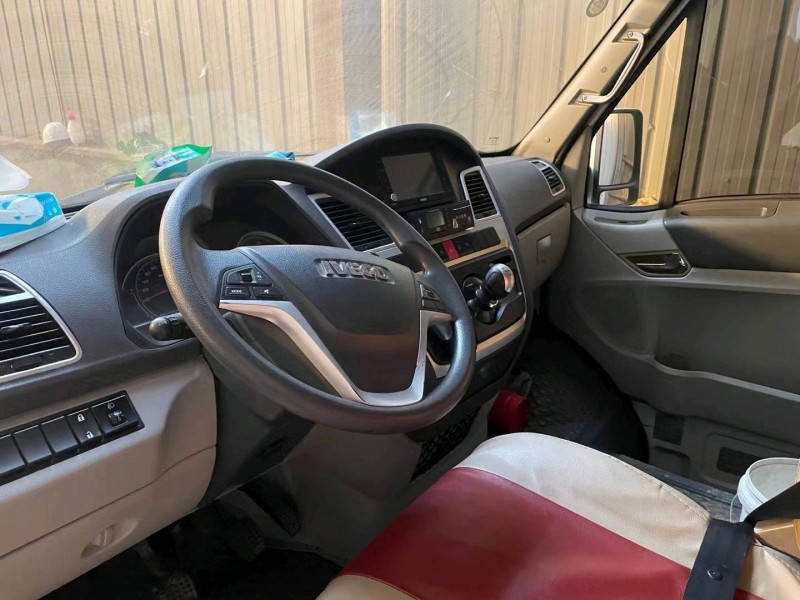 济宁18年依维柯得意3