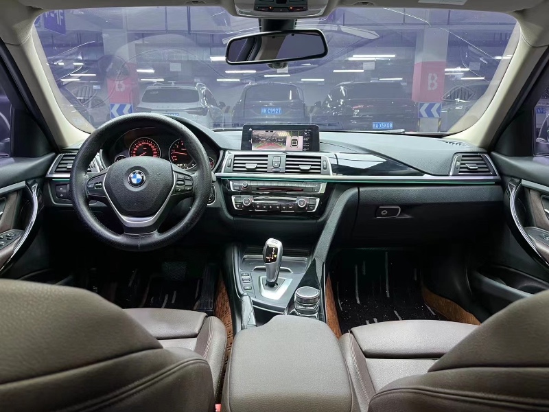 成都19年宝马3系4