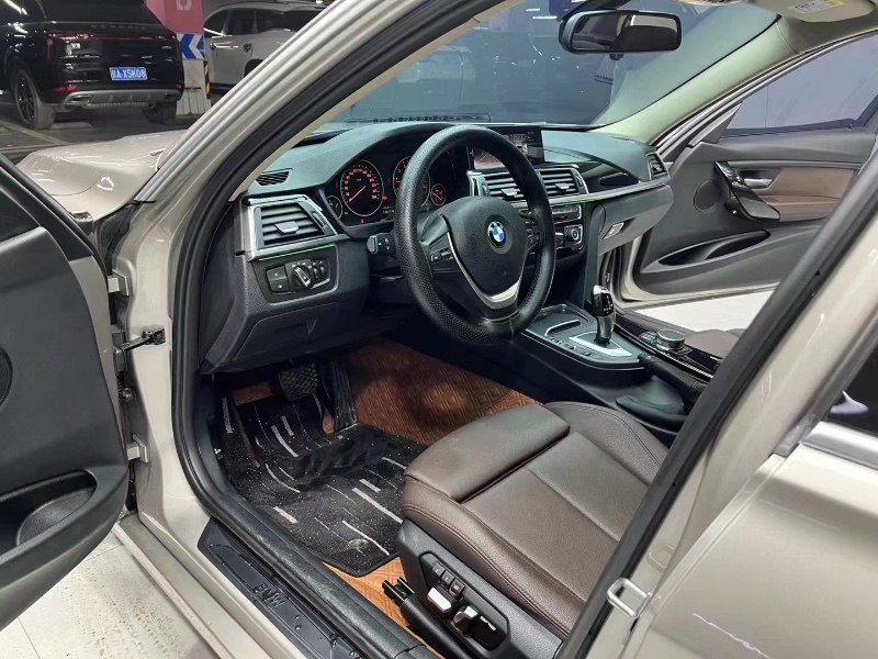 成都19年宝马3系5