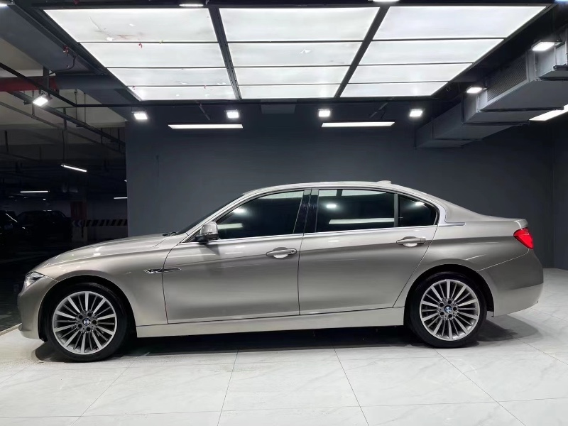 成都19年宝马3系8