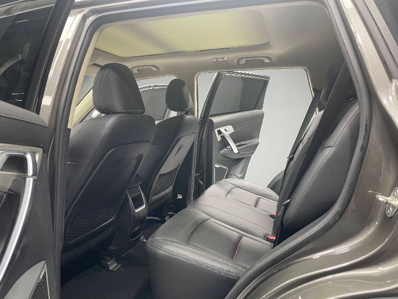 成都19年吉利博越6