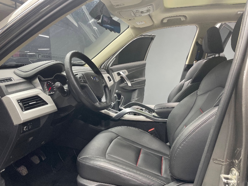 成都19年吉利博越5