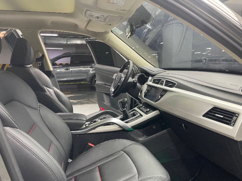 成都19年吉利博越7