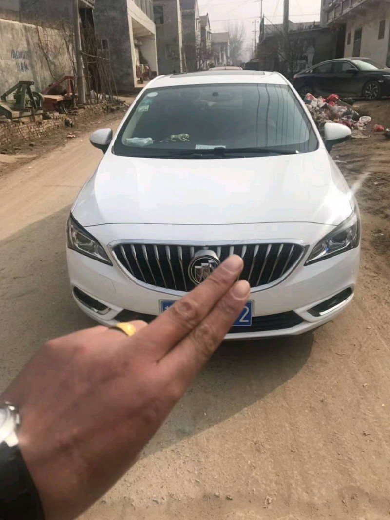 济南16年别克威朗1