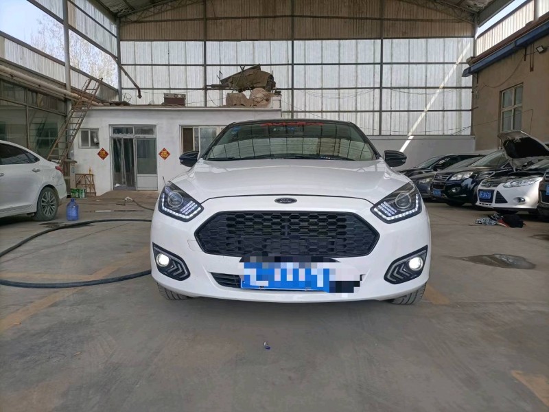 保定17年福特福睿斯1