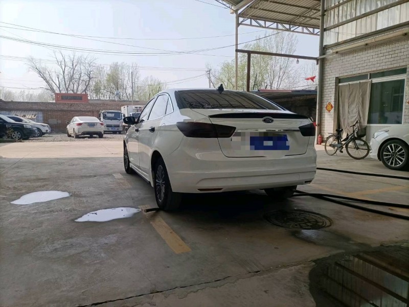 保定17年福特福睿斯7