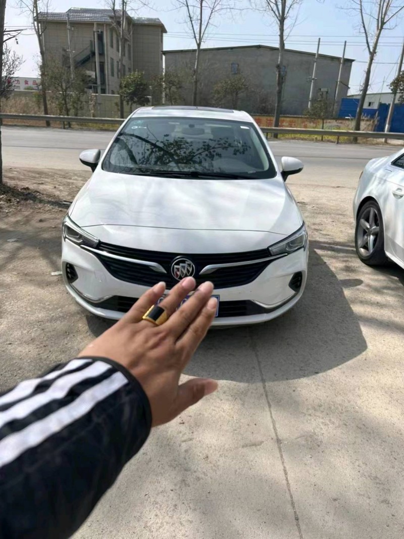 青岛22年别克威朗1