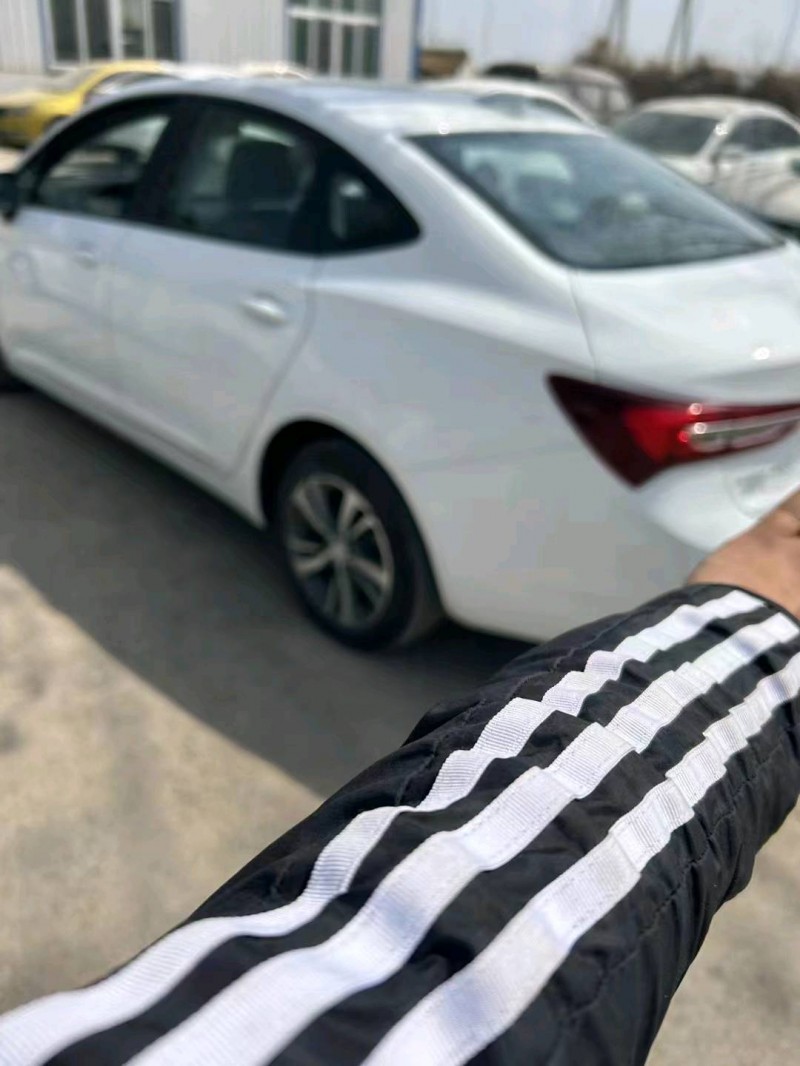 青岛22年别克威朗4