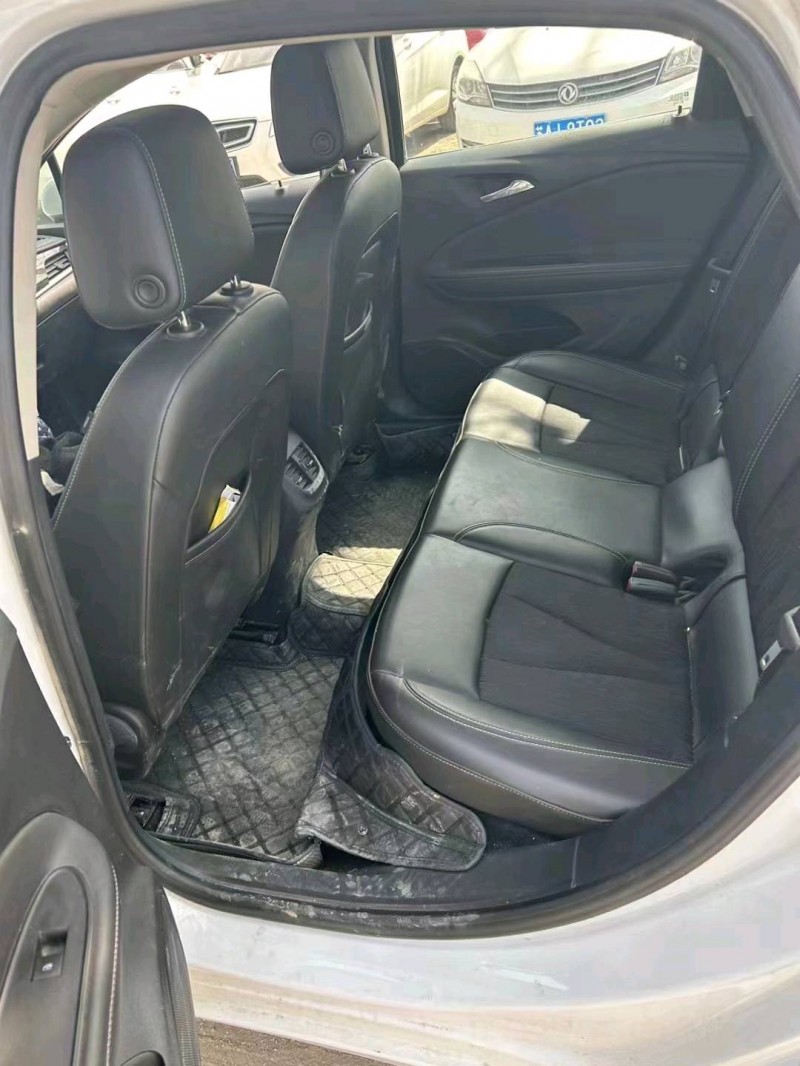 青岛22年别克威朗7