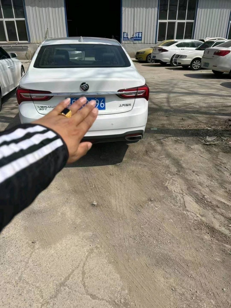 青岛22年别克威朗8