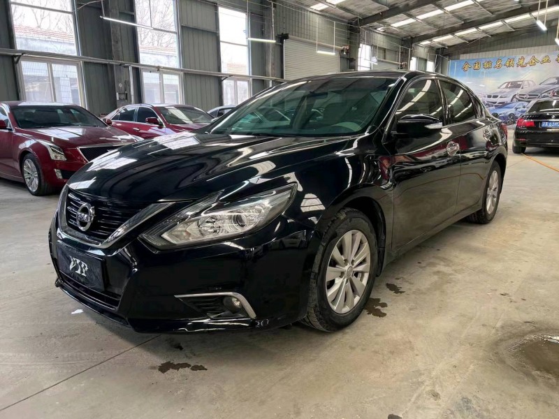 济宁19年日产天籁3