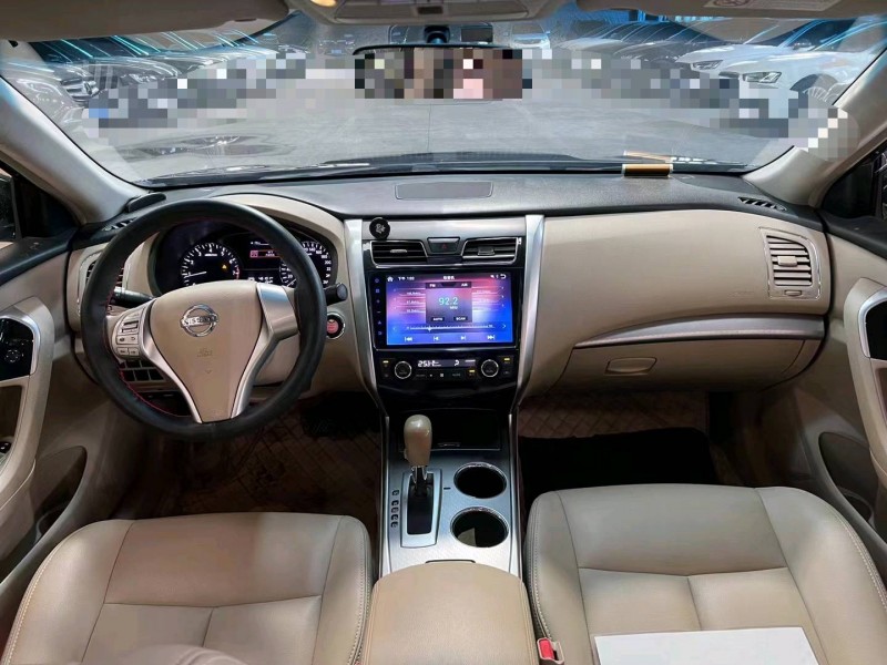 济宁19年日产天籁5