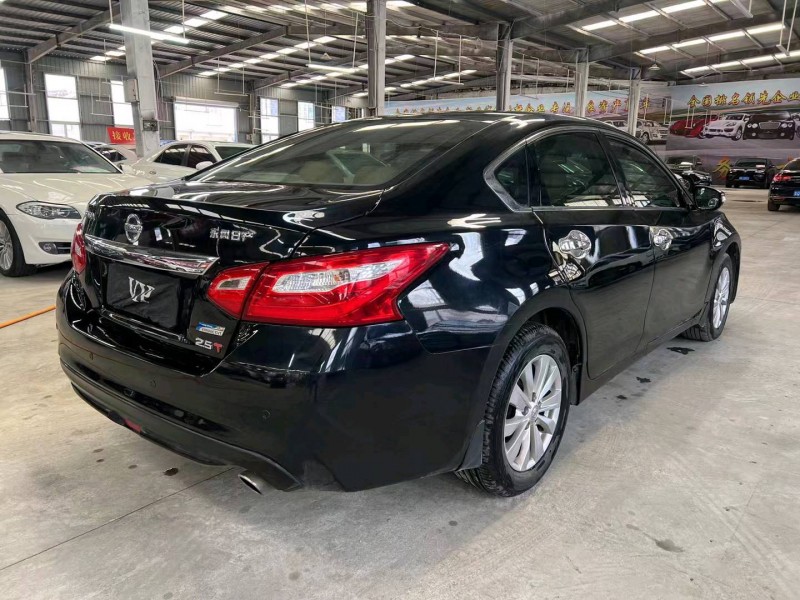 济宁19年日产天籁7