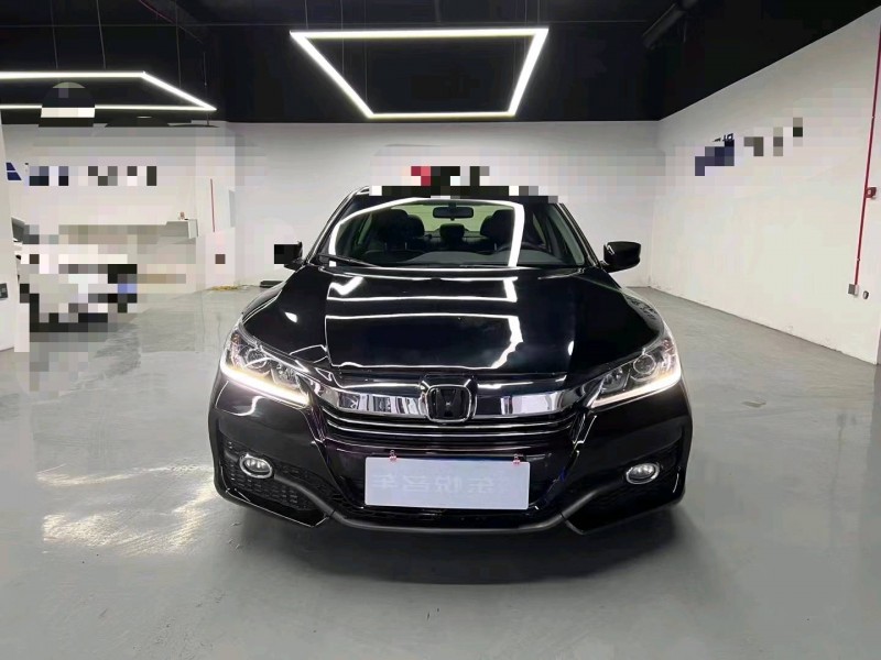 济宁18年本田雅阁1