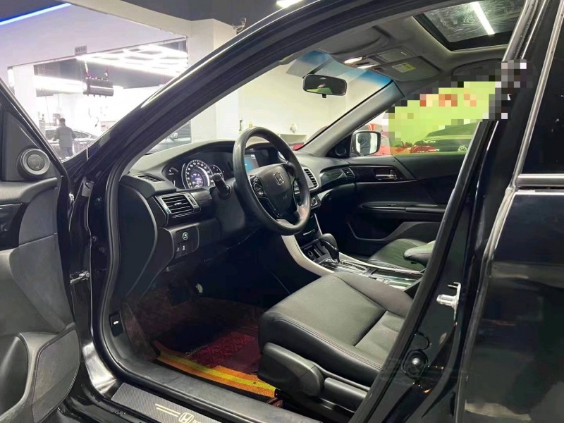 济宁18年本田雅阁4