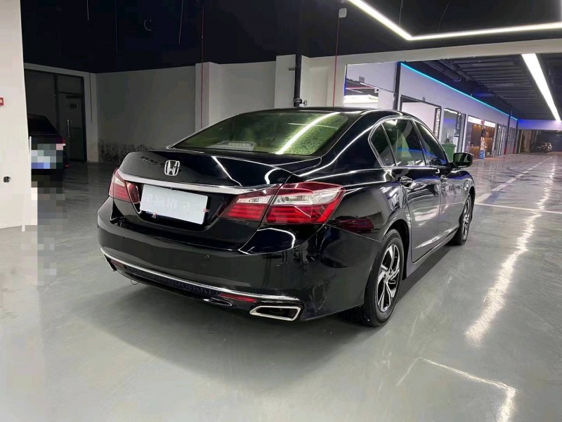 济宁18年本田雅阁7