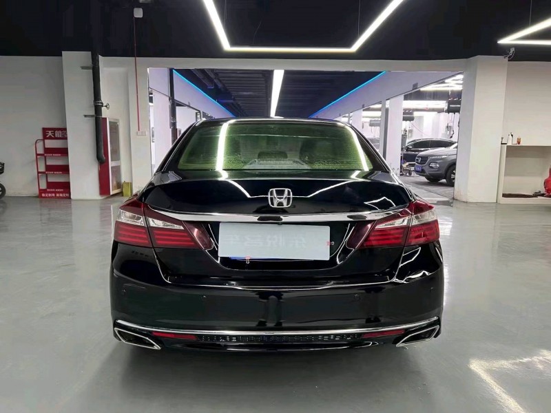 济宁18年本田雅阁9