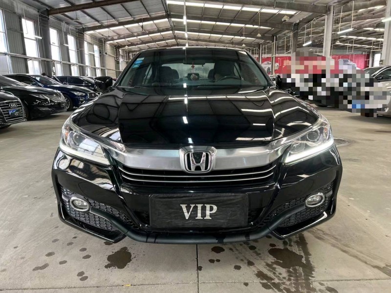 济宁18年本田雅阁1