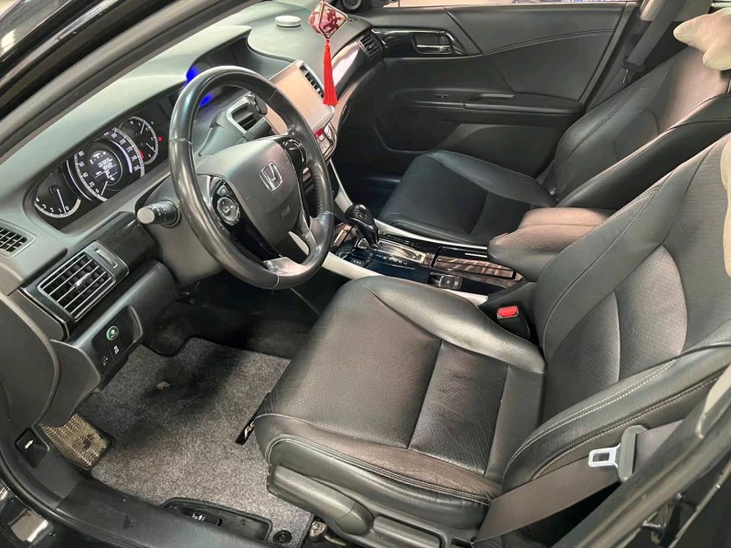 济宁18年本田雅阁4