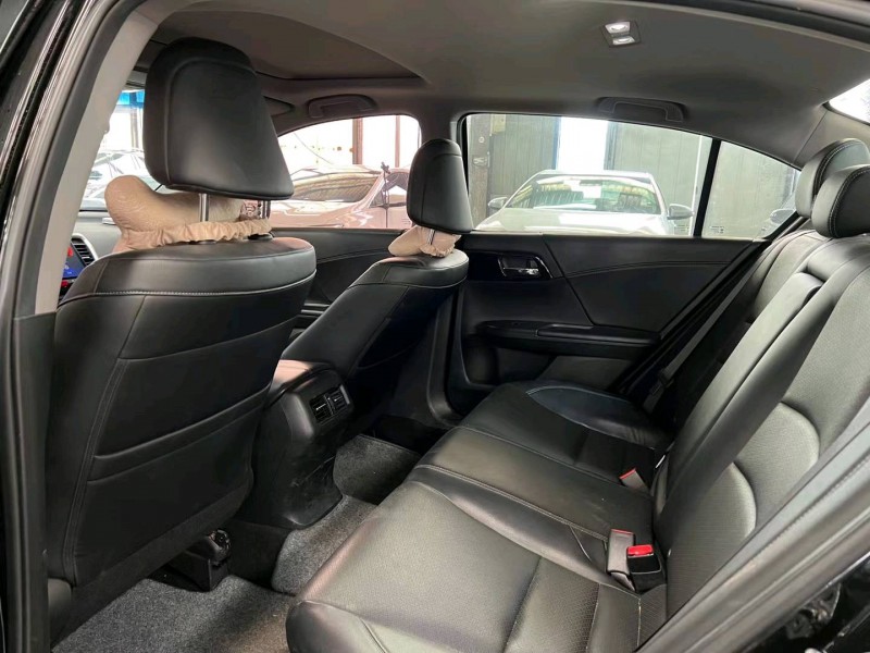 济宁18年本田雅阁6