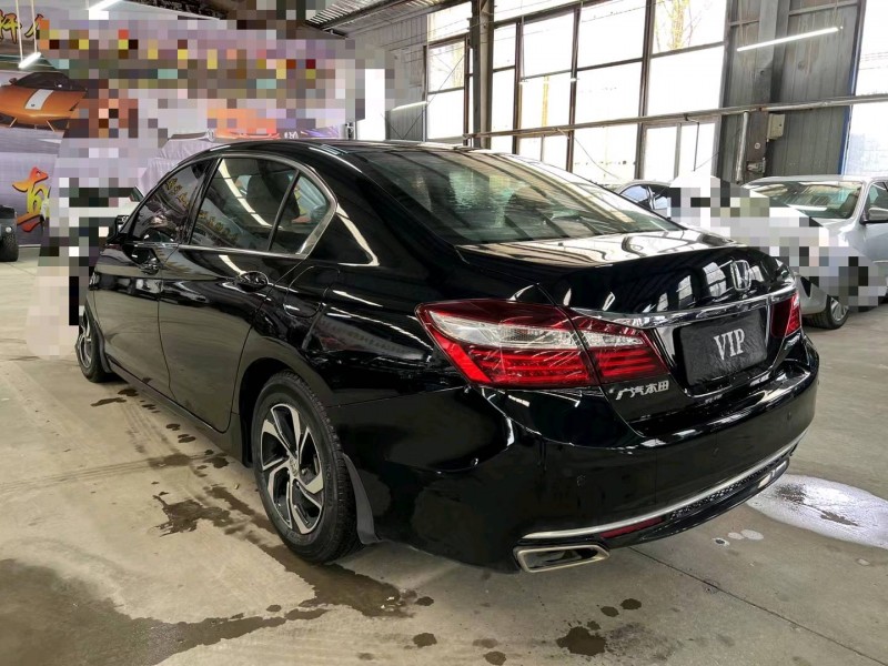 济宁18年本田雅阁8