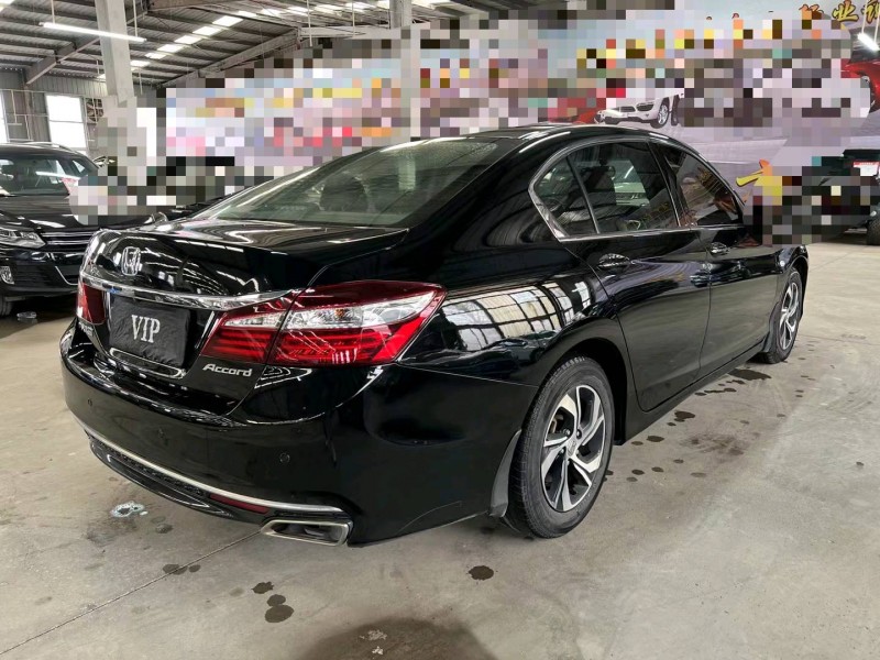 济宁18年本田雅阁7