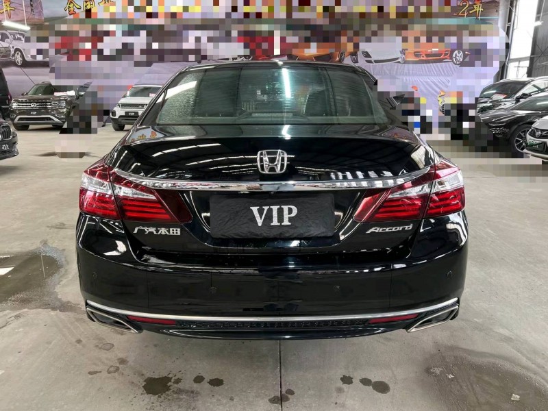 济宁18年本田雅阁9