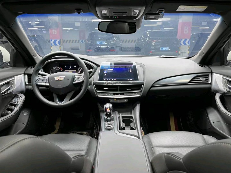 成都20年凯迪拉克CT56