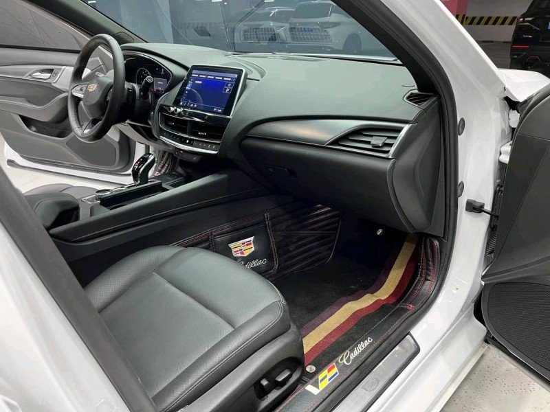 成都20年凯迪拉克CT57