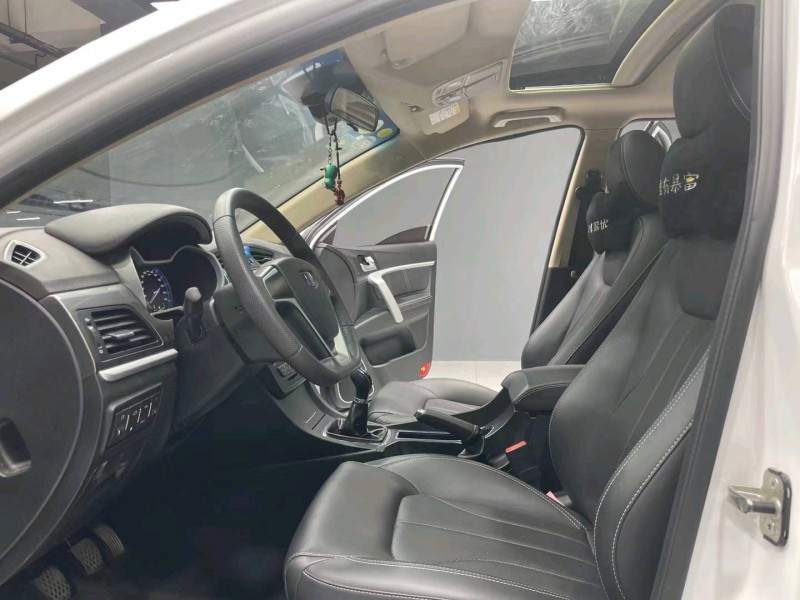 成都18年吉利帝豪5