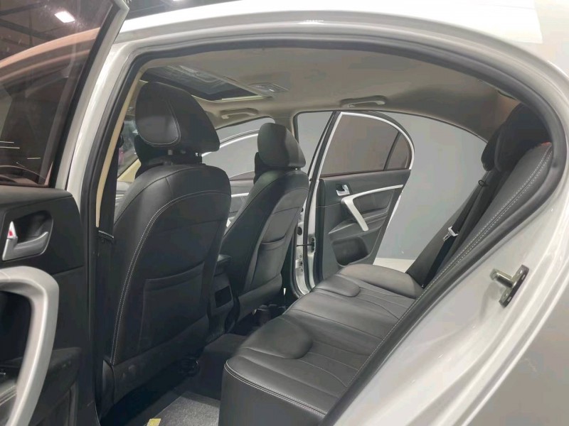 成都18年吉利帝豪4