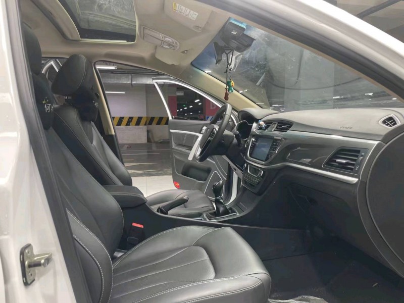 成都18年吉利帝豪7