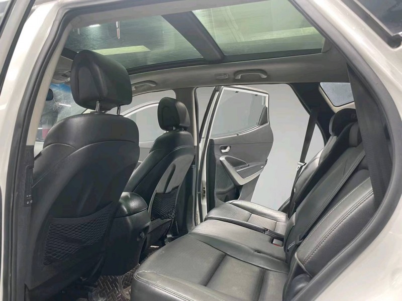 成都15年现代新胜达4