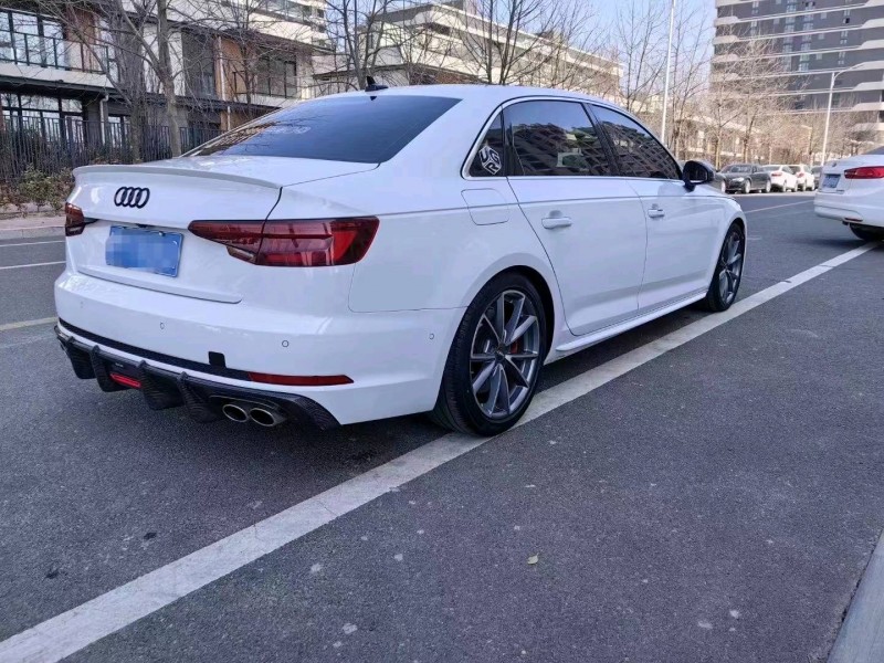 青岛19年奥迪A4L6