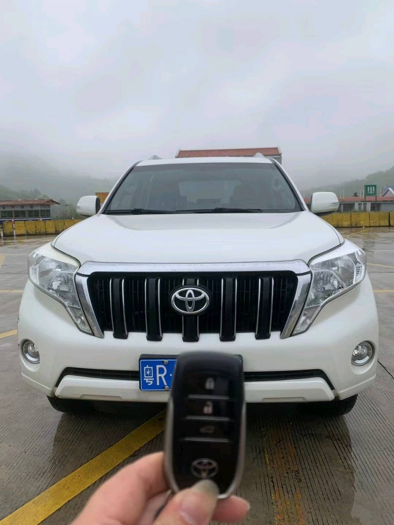 佛山17年丰田普拉多1