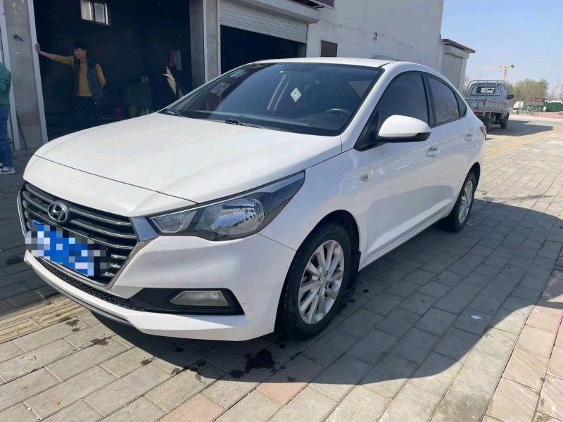 保定17年现代悦纳2