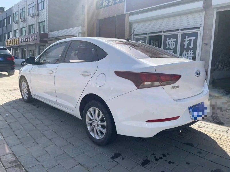 保定17年现代悦纳5