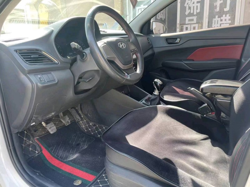 保定17年现代悦纳6