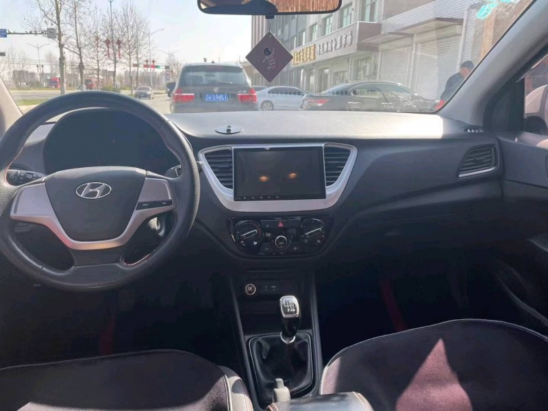 保定17年现代悦纳7