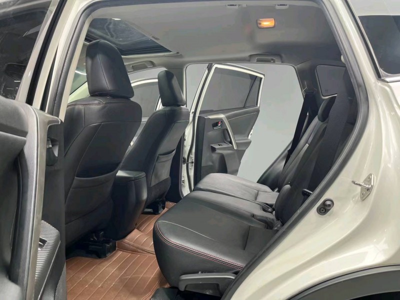 成都16年丰田RAV4荣放4