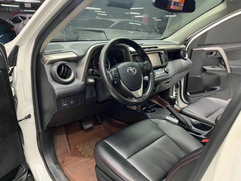 成都16年丰田RAV4荣放5