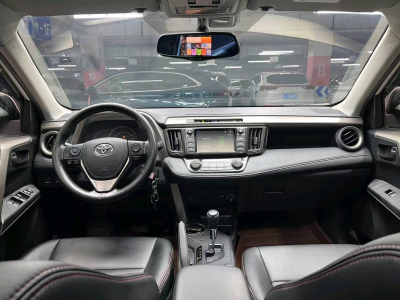 成都16年丰田RAV4荣放6