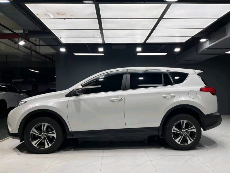 成都16年丰田RAV4荣放8