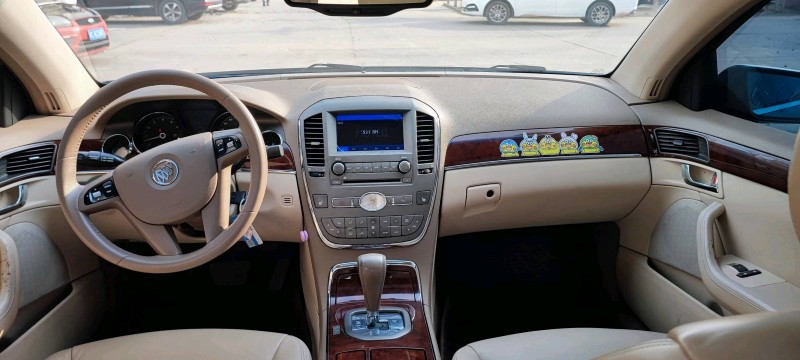 保定09年别克林荫大道5