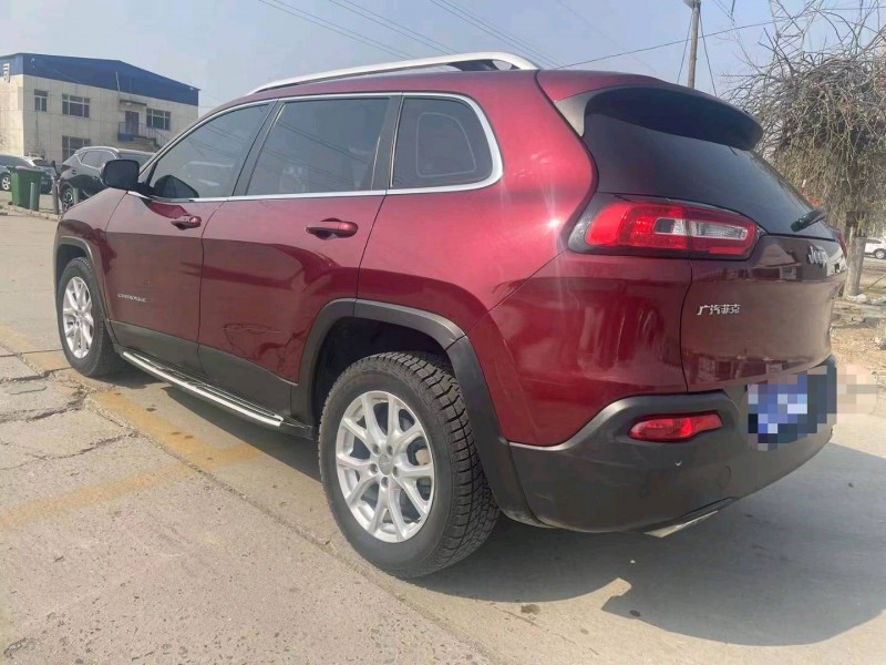 保定18年Jeep自由光8