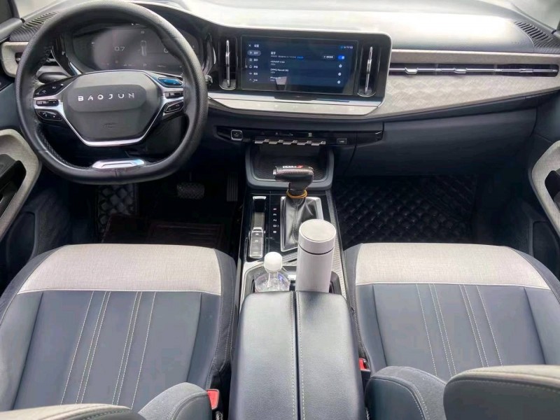 成都19年宝骏rm56