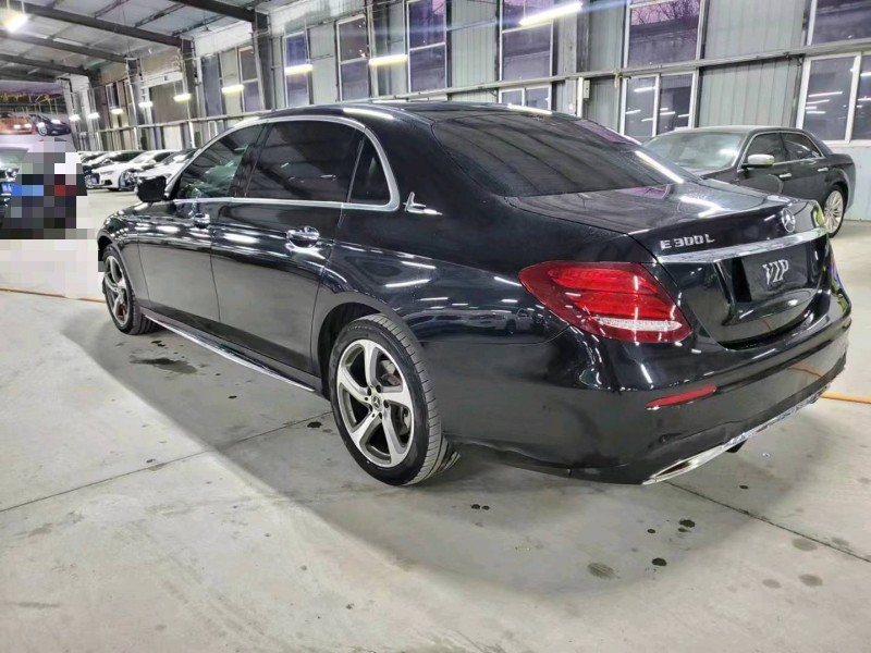 济宁19年奔驰E8