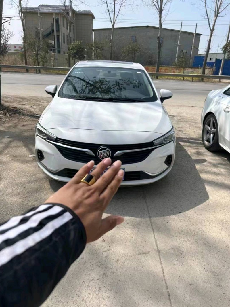 青岛22年别克威朗1