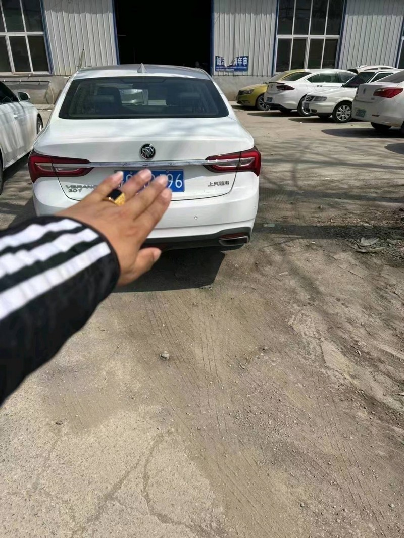 青岛22年别克威朗4